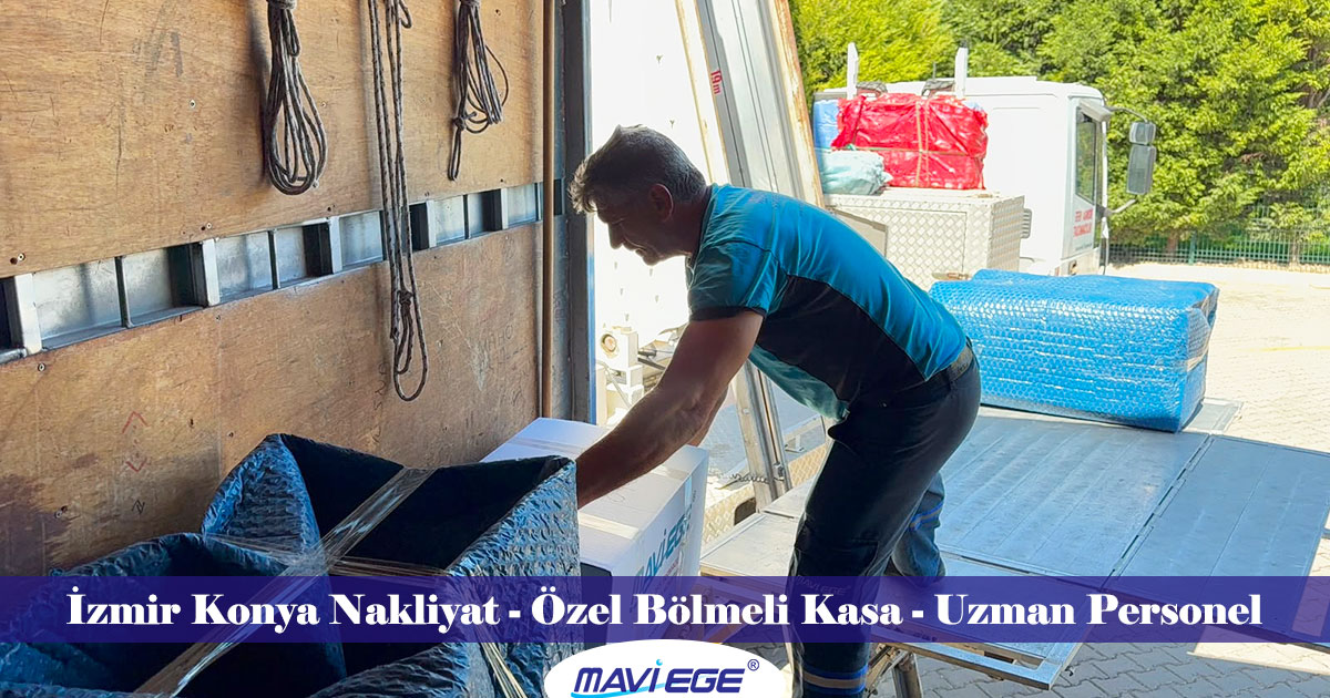 Mavi Ege Nakliyat uzman personeli kapalı kasa özel araca İzmir Konya güzergahı için eşya yüklerken